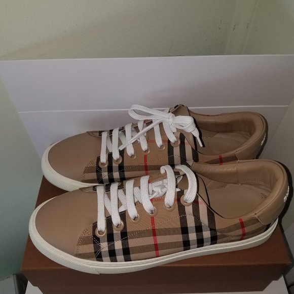 (SOLD) $429 BURBERRY Women's Albridge Vintage Ch Sneakers - Picture 3 of 16